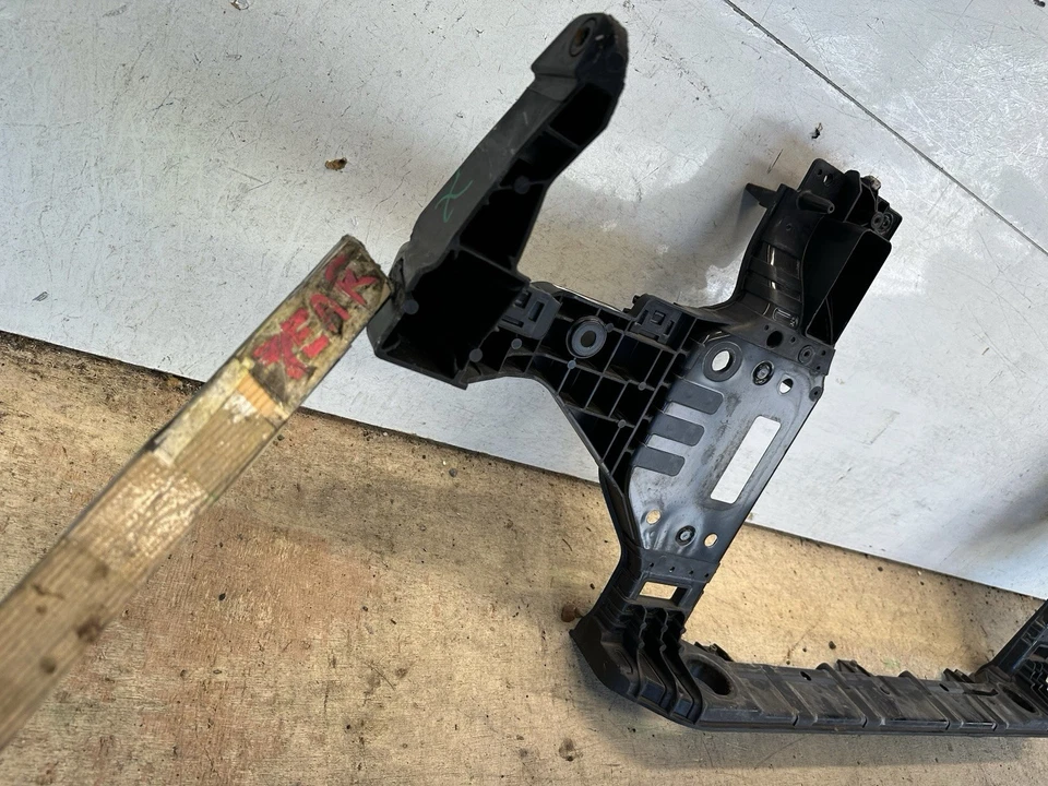 Cuadro de soporte de radiador delantero Genesis G70 2019-2024 ASSY OEM Foto 2 de 4