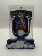 2021-22 Panini Crown Royale - Heirs to the Throne Miles McBride #HT-MMB (MEM/RC)