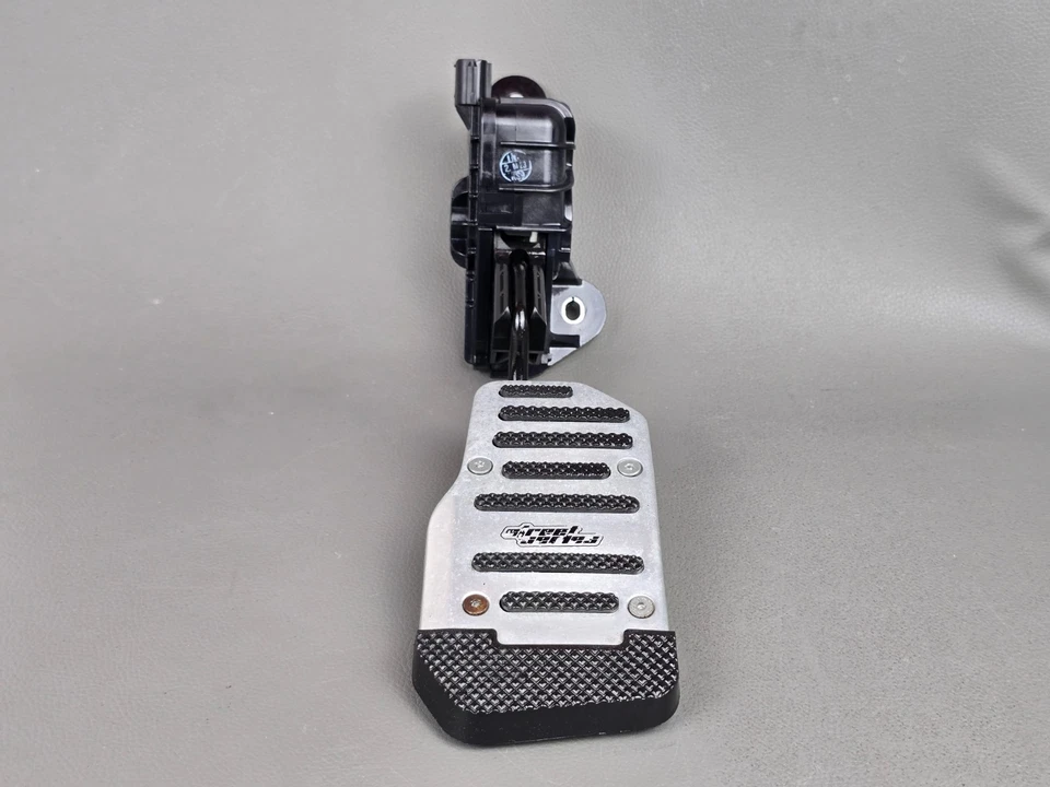 78120-0K010 Toyota Hilux 2.5 D4D Pedal Acelerador Genuino HL2 2013 Usado OEM Foto 2 de 4