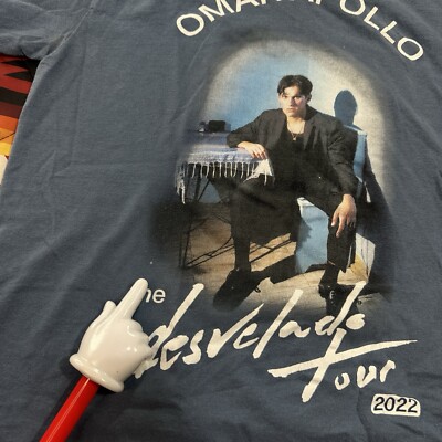 Omar Apollo Desvelado Tour Tシャツ 2022 Omar Apollo The Desvelado Tour 2022 Graphic Blue T-Shirt Men's