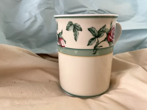 WEDGWOOD ENGLISH COTTAGE (ROSE) MUG 3 3/4"