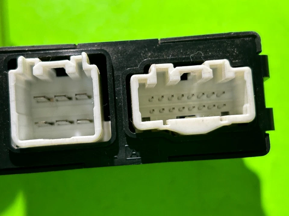 MAZDA 6 2005-2008 MÓDULO DE BLOQUEO ROBO OEM Foto 2 de 3