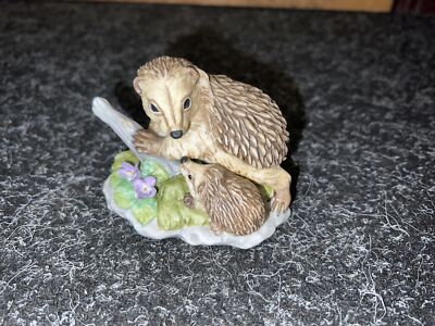 Maruri Exclusive To Dornberger Bone China Igel und Baby On Baumstumpf 