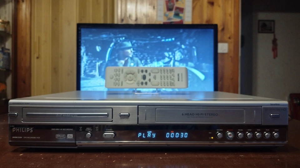 PHILIPS COMBO MASTERIZZATORE DVD VHS DVDR-3320, 6 TESTINE CON TELECOMANDO - Immagine 2 di 4