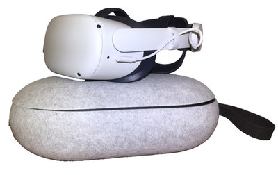 Oculus Quest 2 VR With case, and extra battery pack!