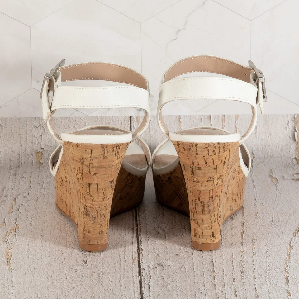 Sandalia cuña corcho blanco color lindy charles by charles david talla 7 M Foto 3 de 4
