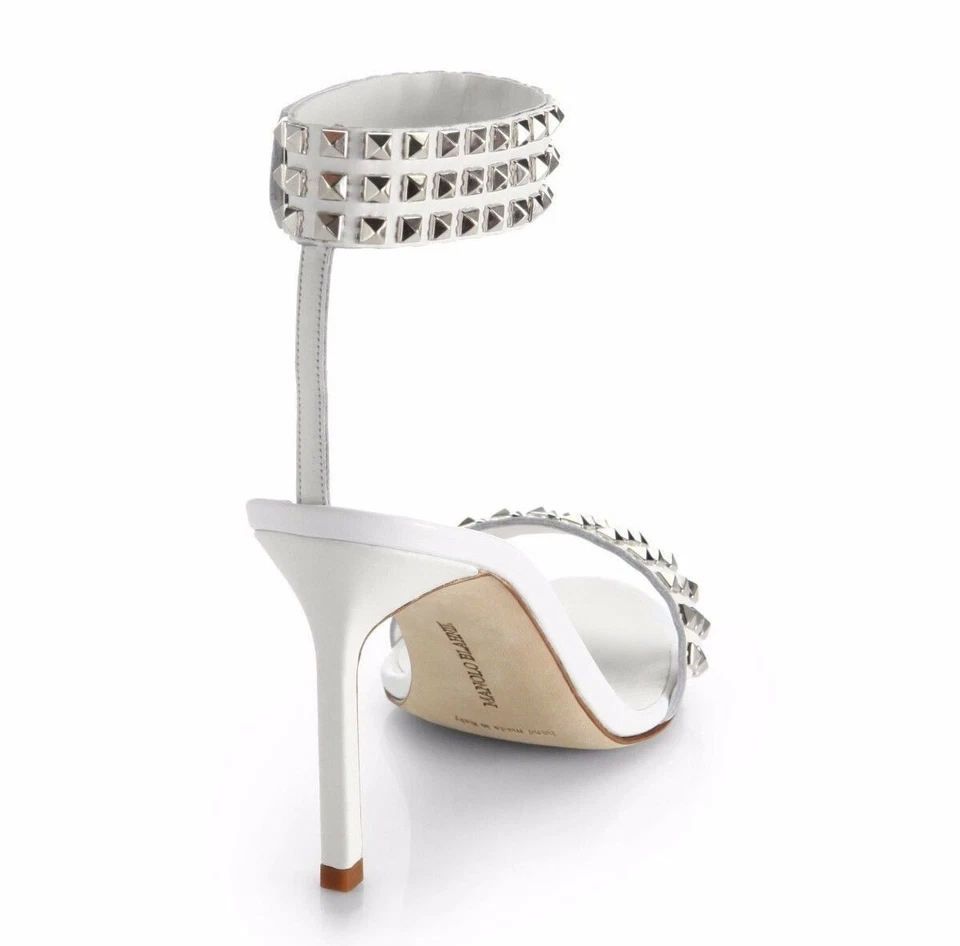 Sandálias Manolo Blahnik Rocco brancas com tachas de couro com tiras no tornozelo tamanho 39 novas - Imagem 2 de 4