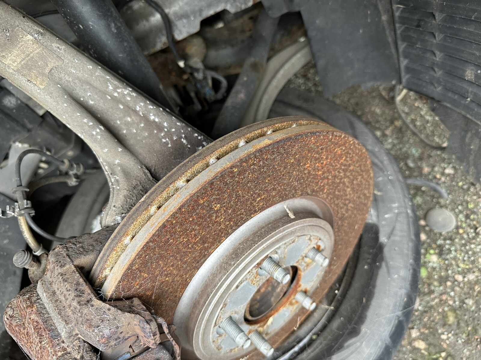 JAGUAR XF PREMIUM 3.0 D AUTO 2012 PAIR OF FRONT LBRAKE DISCS And Pads 80% Life