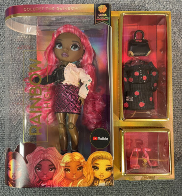 Muñeca De Moda Rainbow High Victoria Con Pecas, Peru