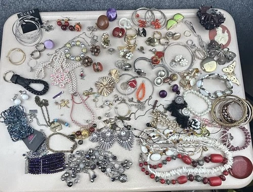 2 + lbs Lot Costume Jewelry VTG / And Other— Mix Lot.