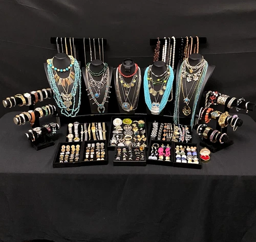 210 pc Antique Vintage Estate Costume Jewelry Some Signed. Lot 688