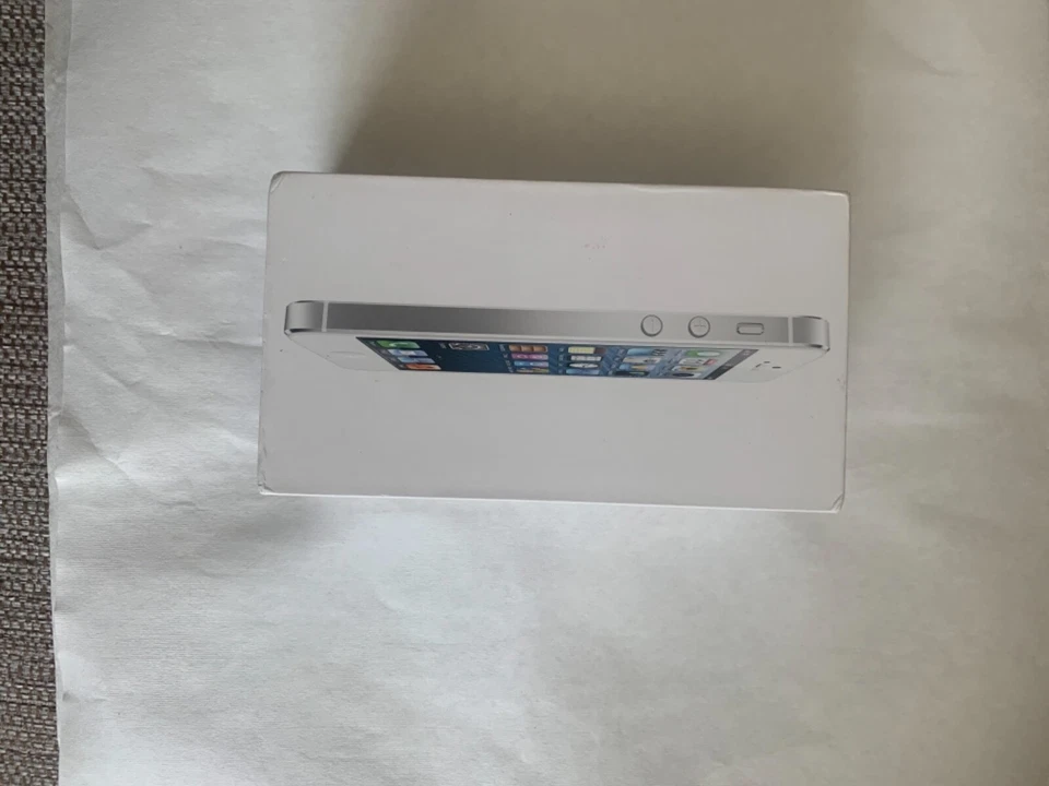 Apple iPhone 5c - 16GB - White (Unlocked) A1428 (GSM) (CA) - Image 2 of 4