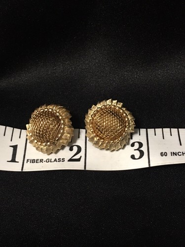 Vtg Unsigned Gold Tone Round Sun Flower Clip on Earrings Pat. Pend Cute - Picture 7 of 9