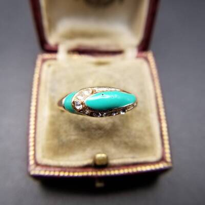 Mint Green Classic Design Clear Rhinestone Plump Gold Tone Vintage Ring
