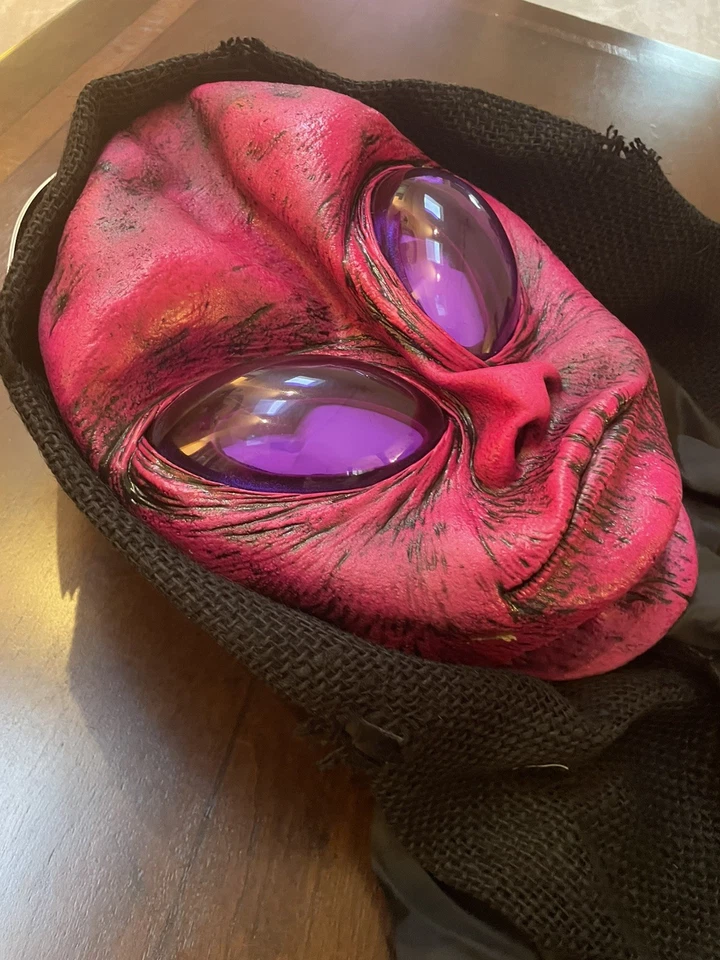 Adult Zagone Studios Hand Made “UV Classic Alien” Halloween Mask N1175 - Image 3 of 4