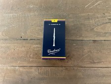 Vandoren Bb Clarinet Reeds Strength 3 - Pack of 8 Missing 2
