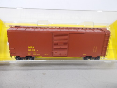 KADEE # 4025 ~ MARYLAND & PENNSYLVANIA 40' PS-1 BOX CAR # 3165 ~ ESCALA HO | Zustand: New