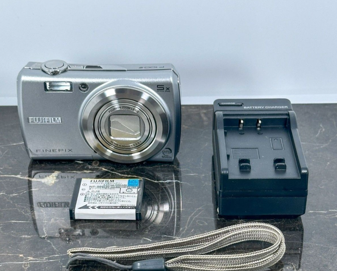 Fujifilm FinePix F100fd Silver Digital Camera 12MP 5x Zoom Tested