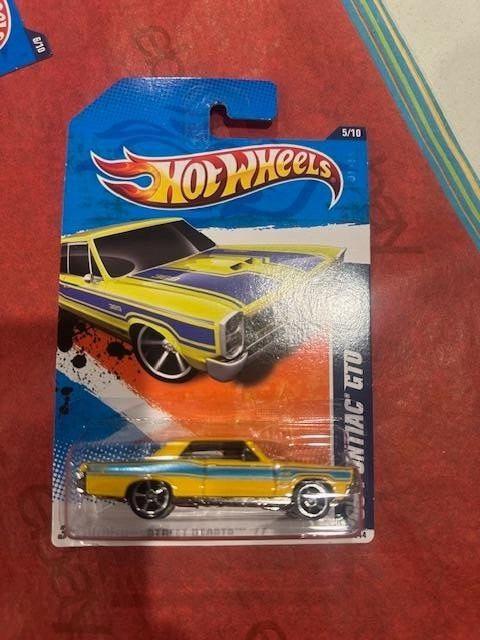 2011 Hot Wheels HW Street Beasts '65 Pontiac GTO #85 Yellow