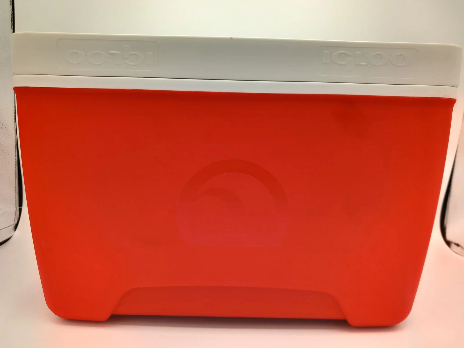 Igloo red 9 quart cool ice box cooler picnic drink food festival camping