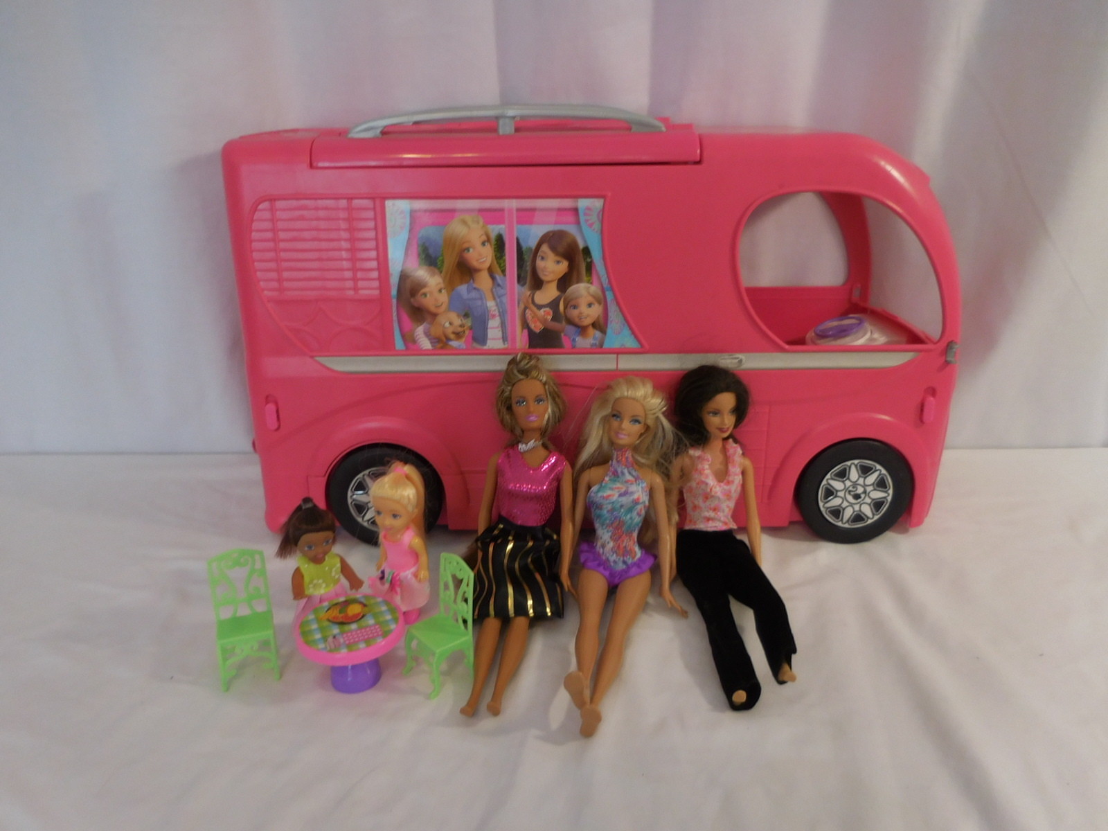 pink barbie bus