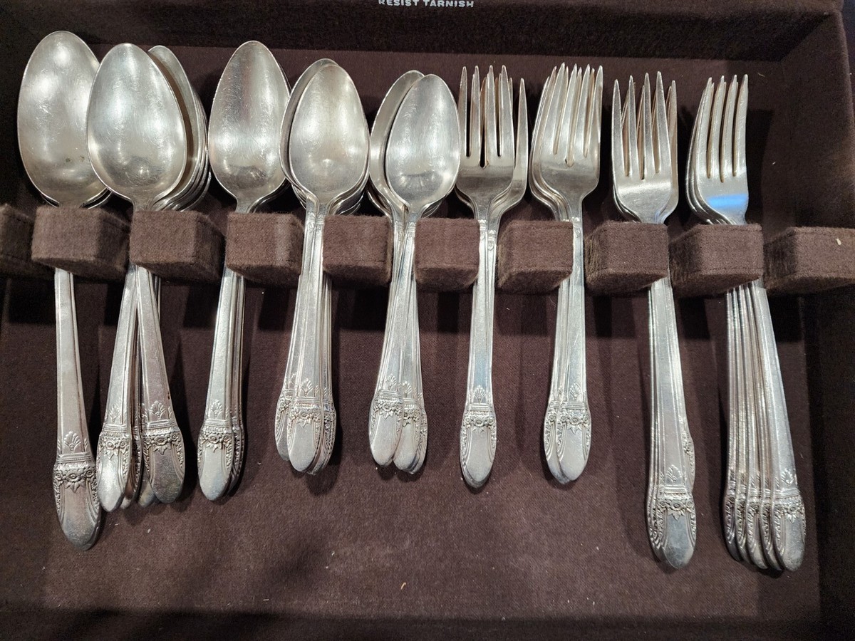 1847 Rogers Bros First Love Flatware 50pc Set - silverplate