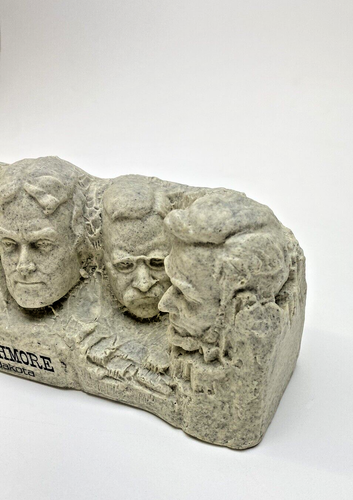 America's Shrine of Democracy (Mt. Rushmore) 2001 - Picture 3 of 11