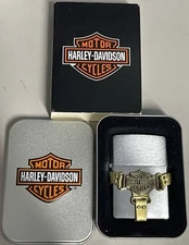 ZIPPO 1998 HARLEY DAVIDSON BOOTSTRAP EMBLEM CHROME LIGHTER SEALED IN BOX K530