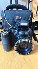 Fujifilm FinePix S2950 Bridgekamera 14MP 18x Zoom 3" IS Blitz Schwarz