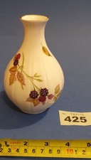 Royal Worcester Arden / Evesham Round Ribbed Bud Vase (425)