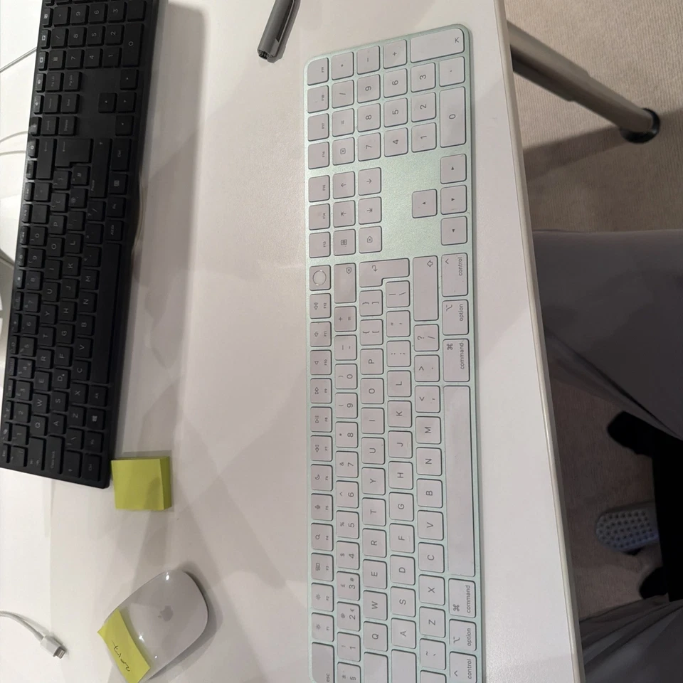 ORIGINAL APPLE MAGIC KEYBOARD MIT ZIFFERNBLOCK TOUCH ID SILBER KABELLOS A2520 - Bild 2 von 4