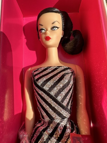 BARBIE 60th sparkle PLATINIUM signature inspiring girls 1959 2018 NRFB #FXD73 - Foto 15 di 24