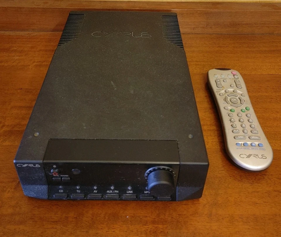 Cyrus 8vs Amplificatore Integrato + Telecomando funzionante MA LEGGI - Immagine 3 di 4