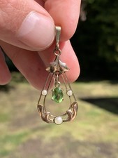 9ct Gold Peridot & Seed Pearl Period Art Nouveau Drop Pendant 2 Grams