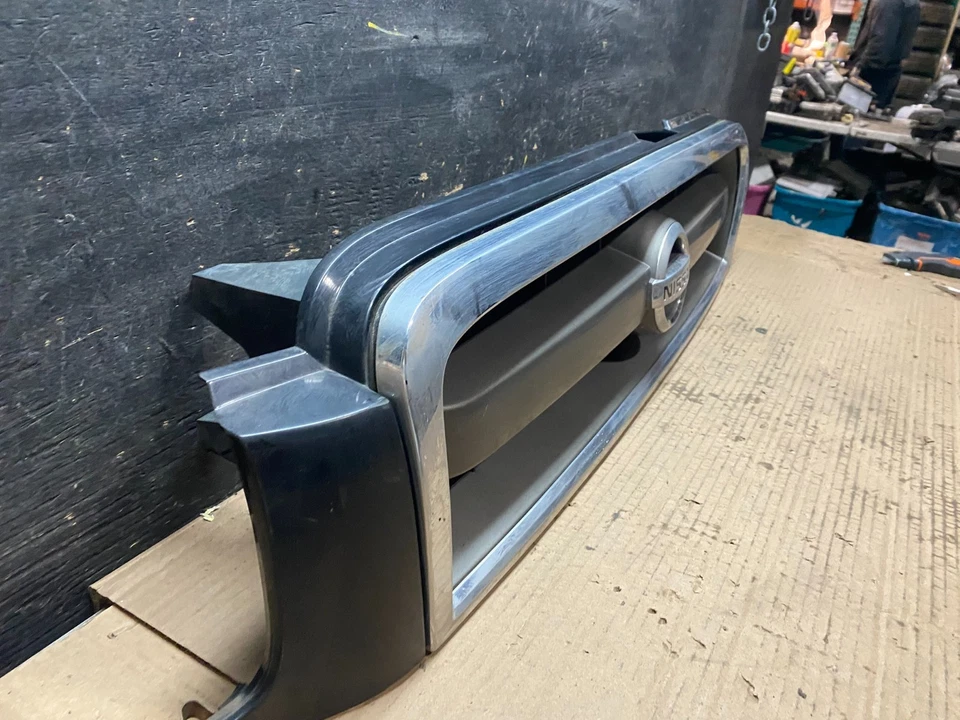 Nissan Pathfinder 2002 a 2004 parrilla superior delantera OEM U8099 DG Foto 3 de 4