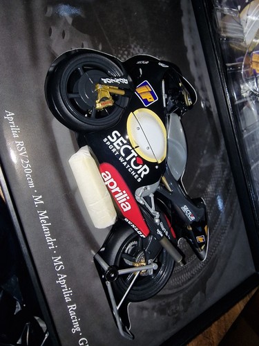 Minichamps 122 020003 Aprilia RSV 250ccm MS Aprilia Racing GP 2002 Melandri 1/12 - Picture 3 of 5