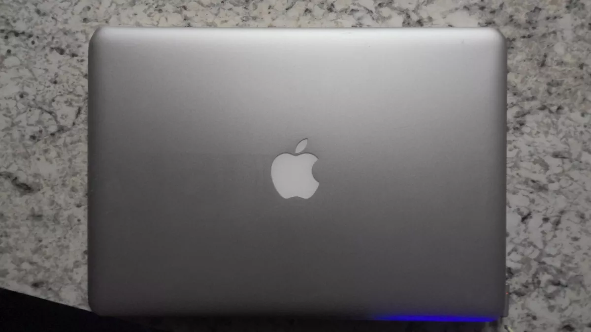 Mac book Pro 13.3 inch (mid 2012) Good condition