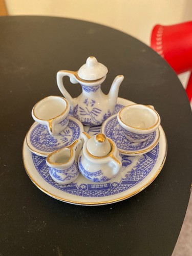 Miniature Blue Willow Tea Set - Porcelain - Picture 13 of 15