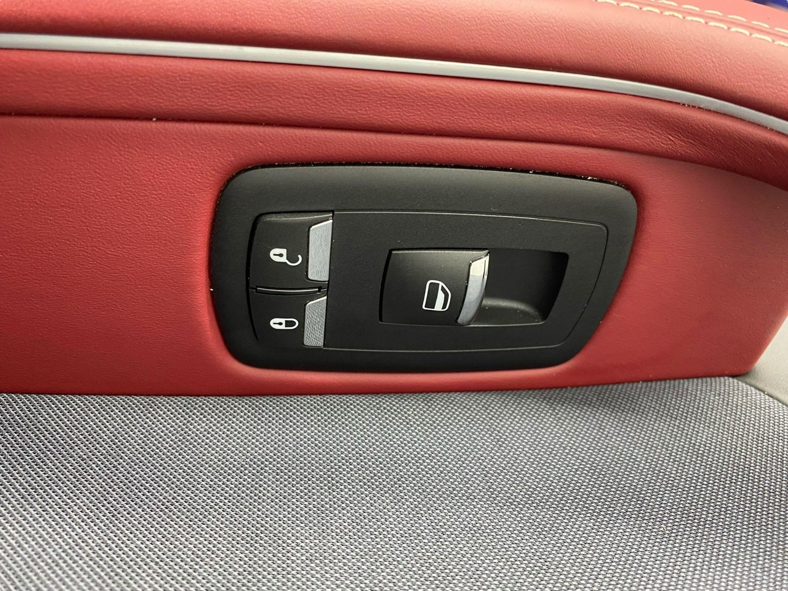 2017 - 2020 MASERATI LEVANTE M161 REAR RIGHT INTERIOR DOOR PANEL W/ SWITCH
