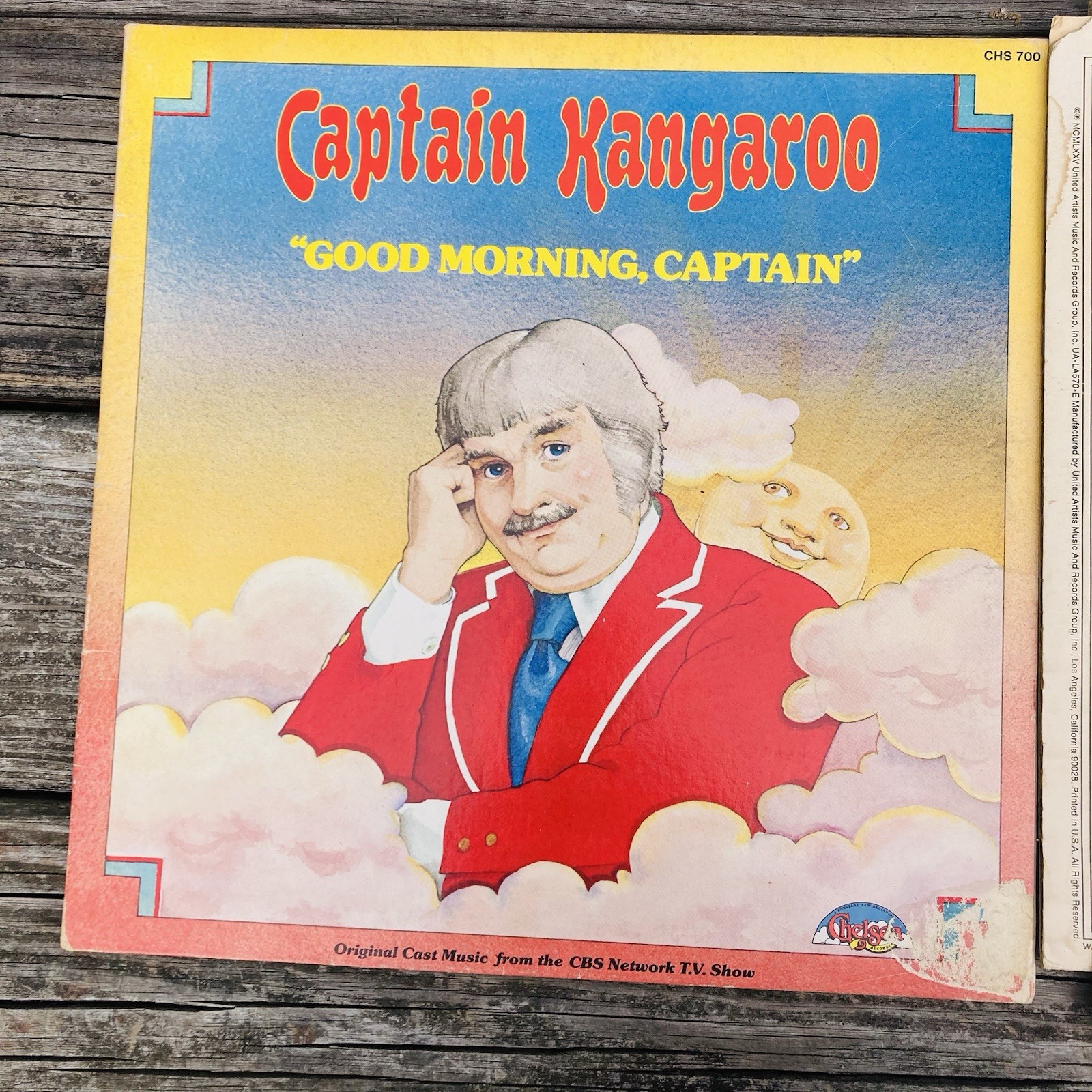 4 Vinyl LP 33 RPM Captain Kangaroo, 2 Chipmunks Albums, & Walt Disney Songs