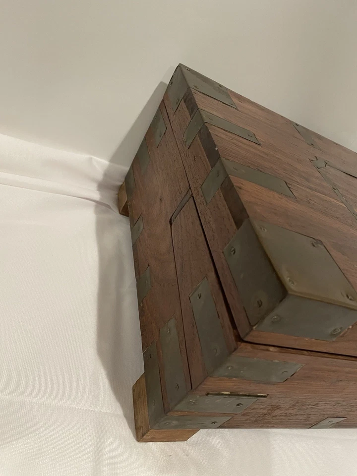 Réplica vintage de escritorio plegable de madera/latón Foto 2 de 4