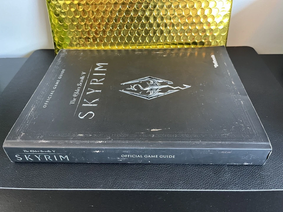 The Elder Scrolls V Skyrim Official Game Guide / Strategy Book  - Image 4 of 4