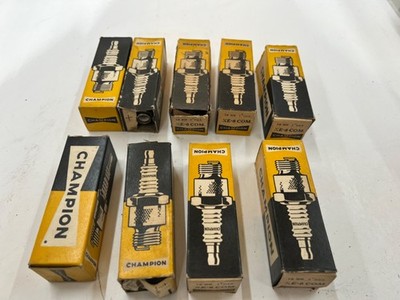 XE-8 com. vintage champion spark plug with box