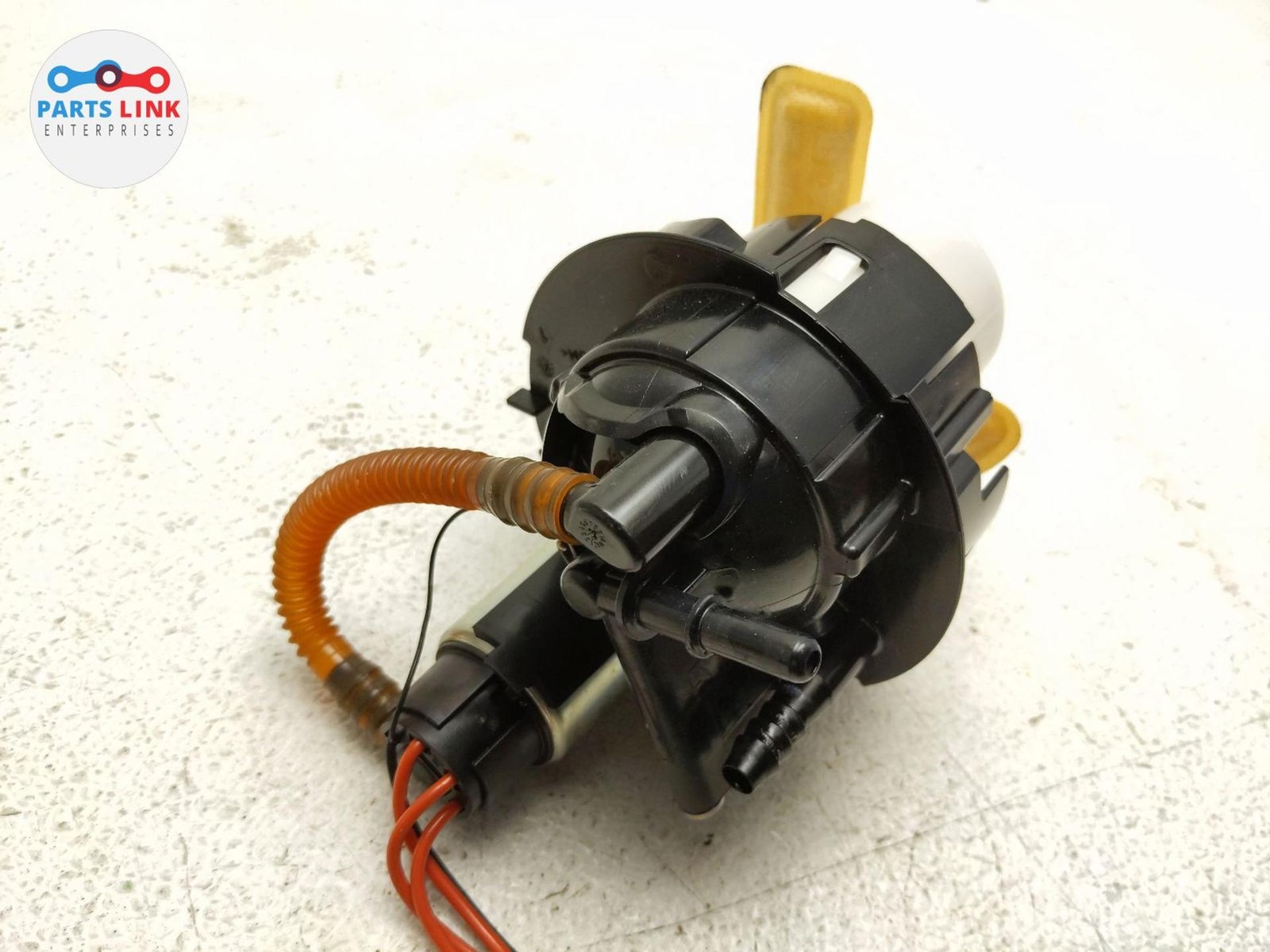 2016-20 BENTLEY BENTAYGA REAR GAS TANK FUEL PUMP SENDER FILTER 4.0L V8 3K OEM
