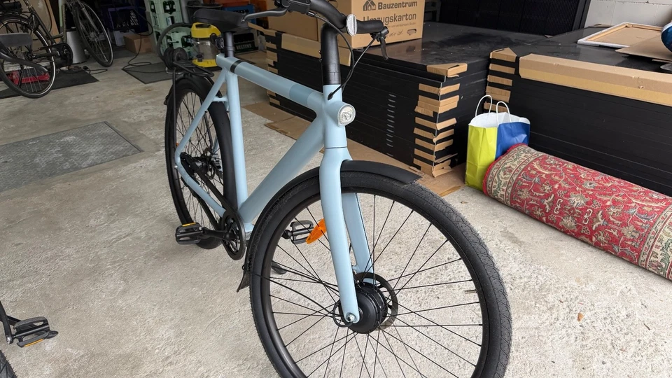 Zwei E-Bikes Van Moof S3 und X3 hellblau - Bild 4 von 4