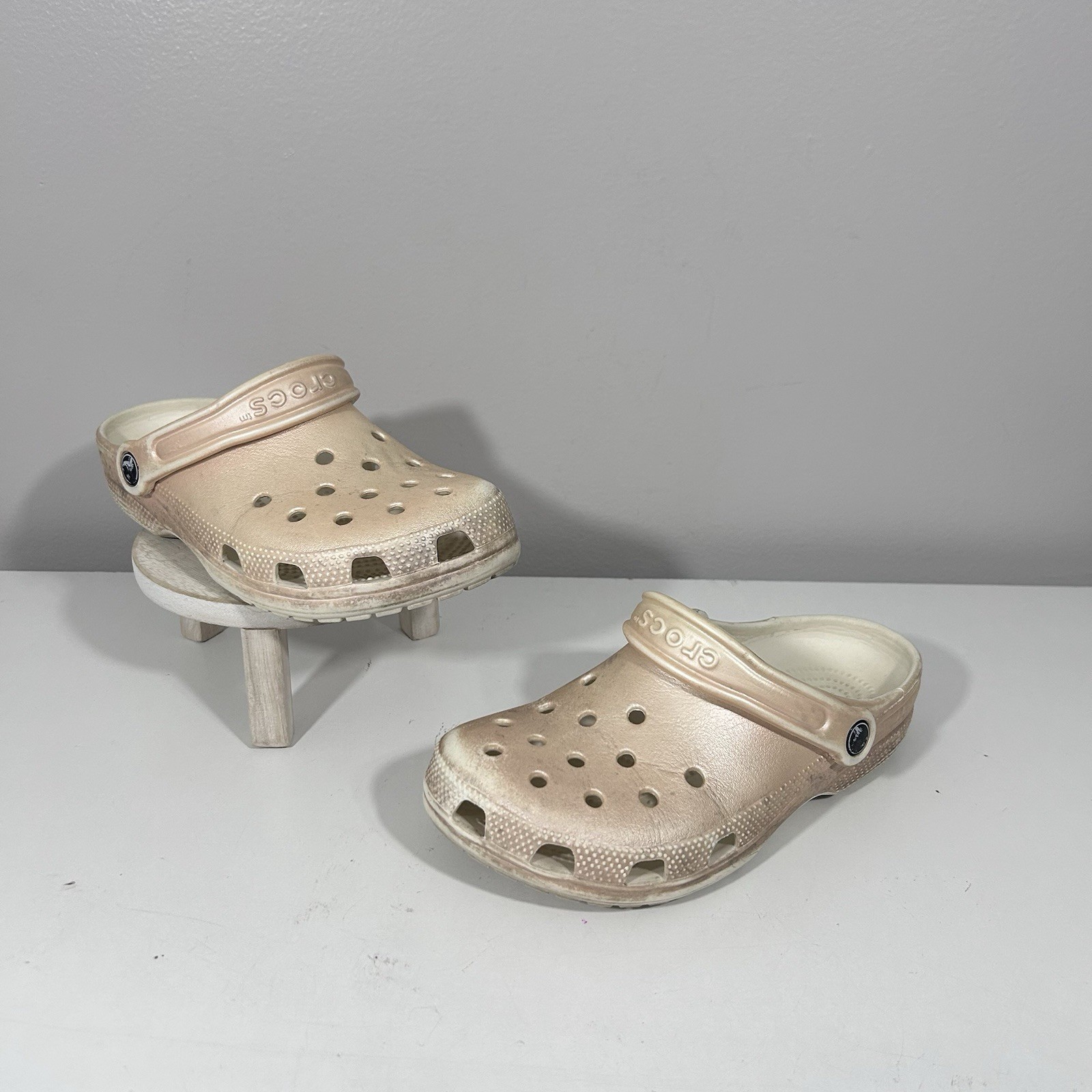 Crocs Clog Unisex Classic Metallic Rose Gold US Mens 5 US Women 7