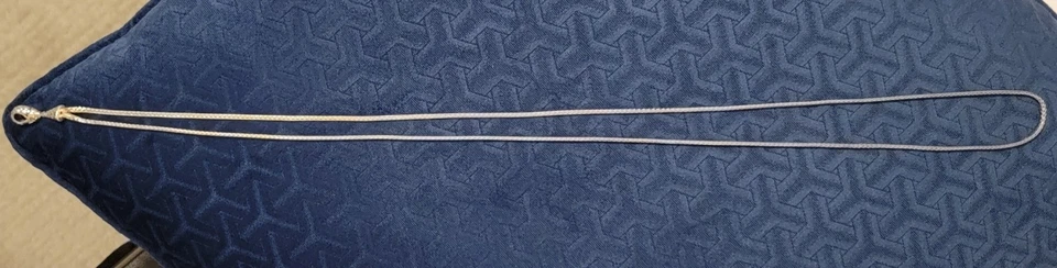 Cordón de insignia de seguridad John Hardy plateado con caja Foto 2 de 2