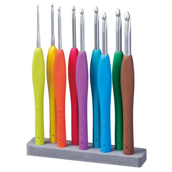 CLOVER Amour Crochet Hook Set of 9 Hooks Comfort Grip 3674 - Sizes 2.0 - 6.0mm - image 2 of 3