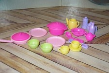 Barbie Doll Dream House Accessory  2002 KELLY DOLL PLAYROOM DISHES for Kitchen
