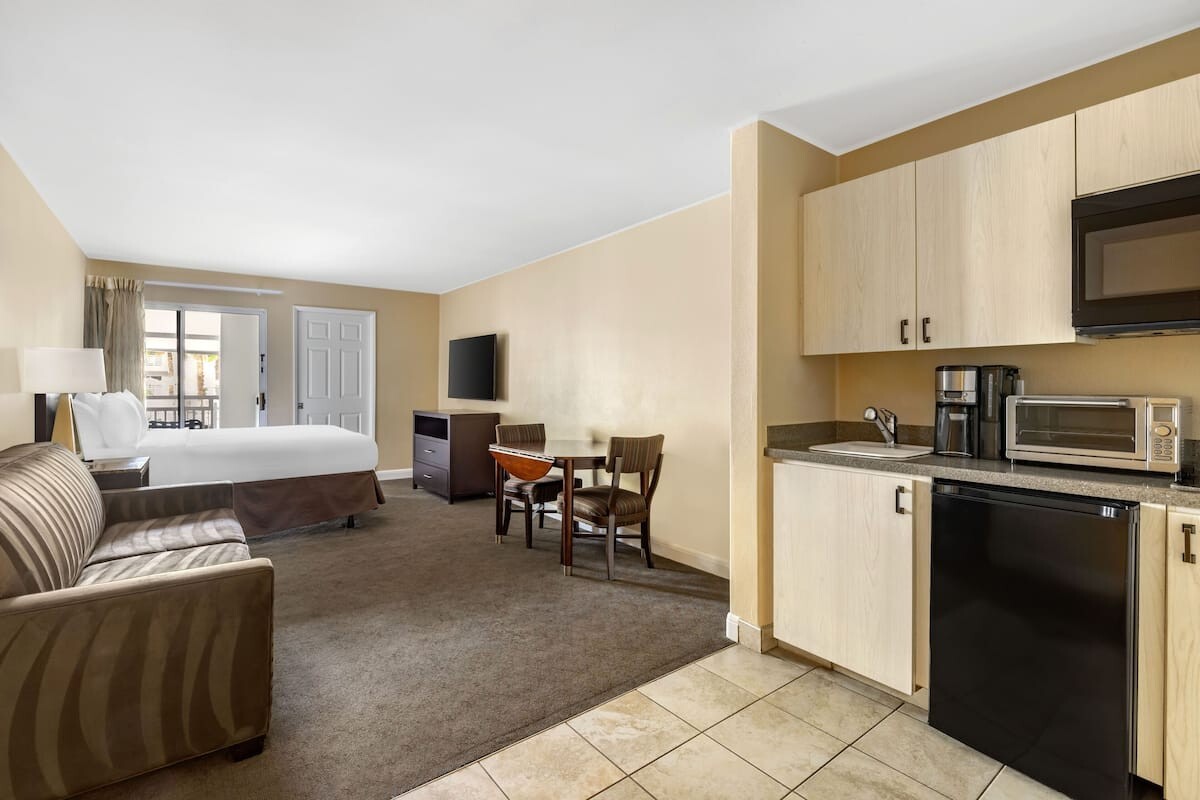 Timeshare Rental for Palm Canyon Resort in Palm Springs, CA in August